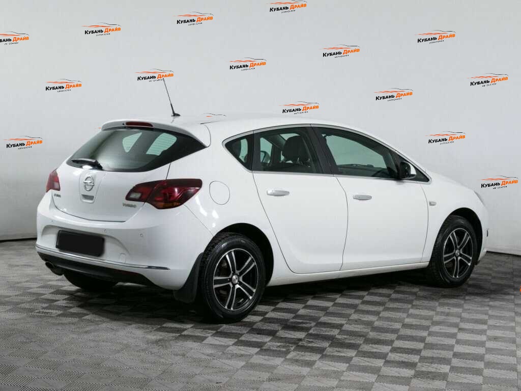 Opel Astra 2013 года с пробегом. Фото: #3