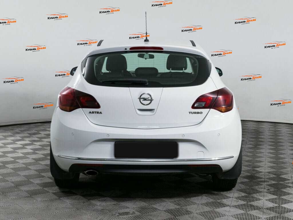 Opel Astra 2013 года с пробегом. Фото: #4