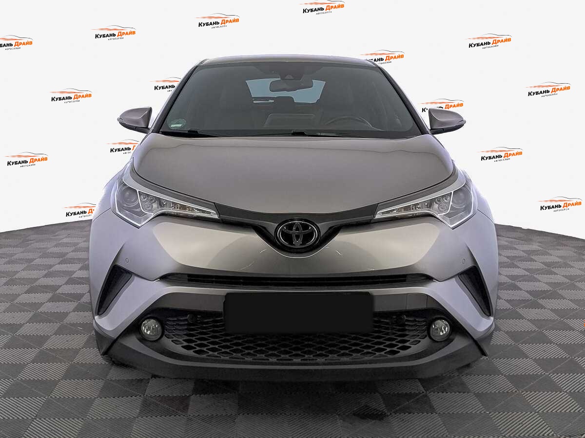 Toyota C-HR 2017 года с пробегом. Фото: #1