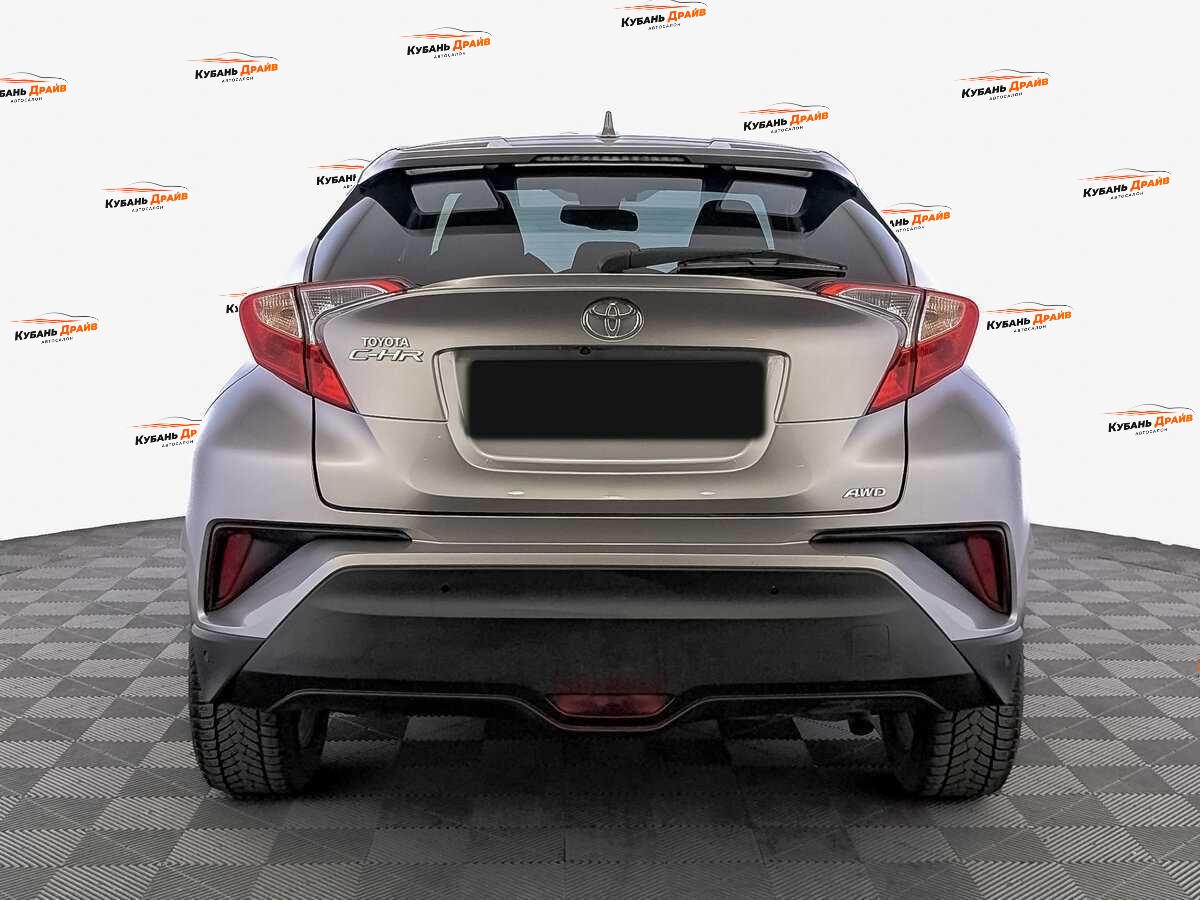 Toyota C-HR 2017 года с пробегом. Фото: #5