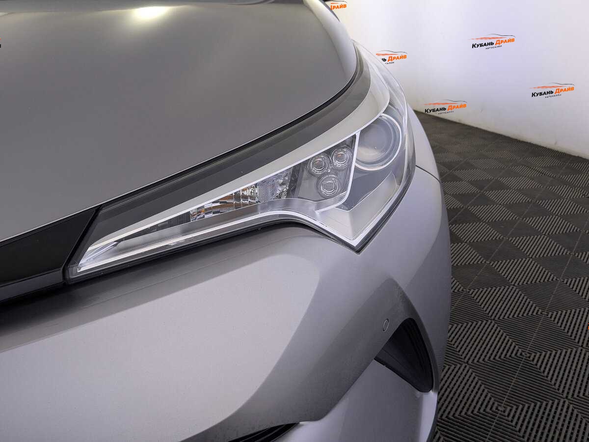 Toyota C-HR 2017 года с пробегом. Фото: #10