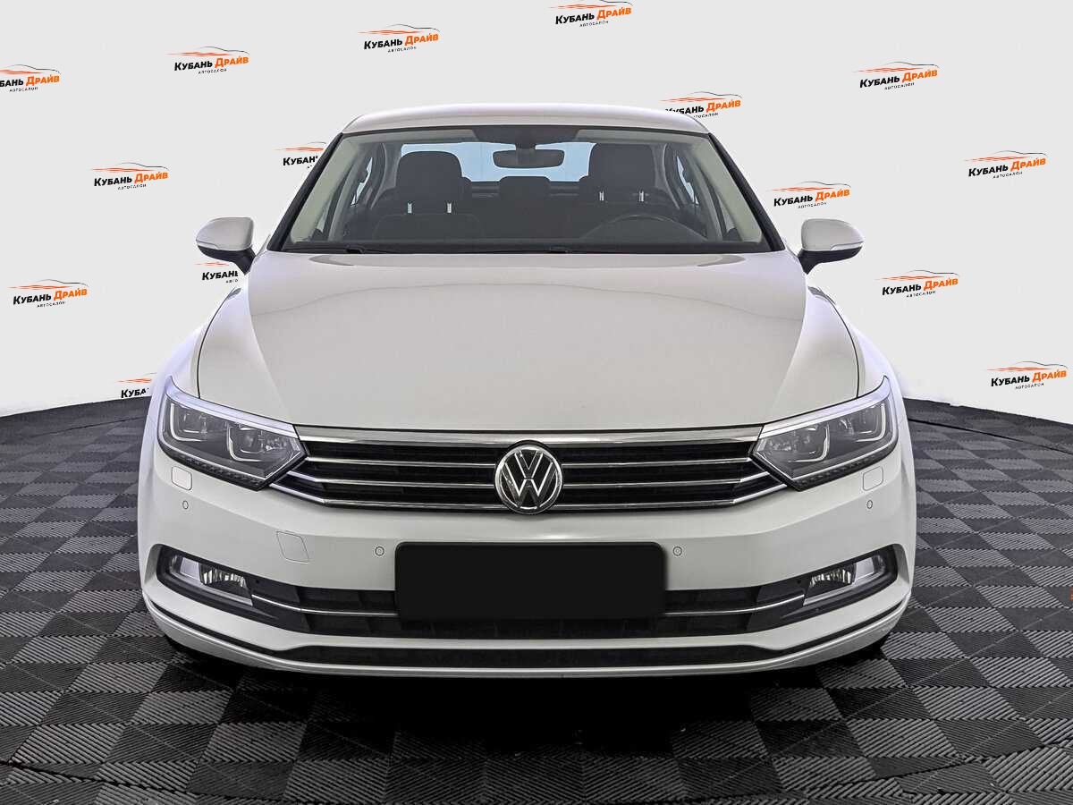 Volkswagen Passat 2019 года с пробегом. Фото: #1