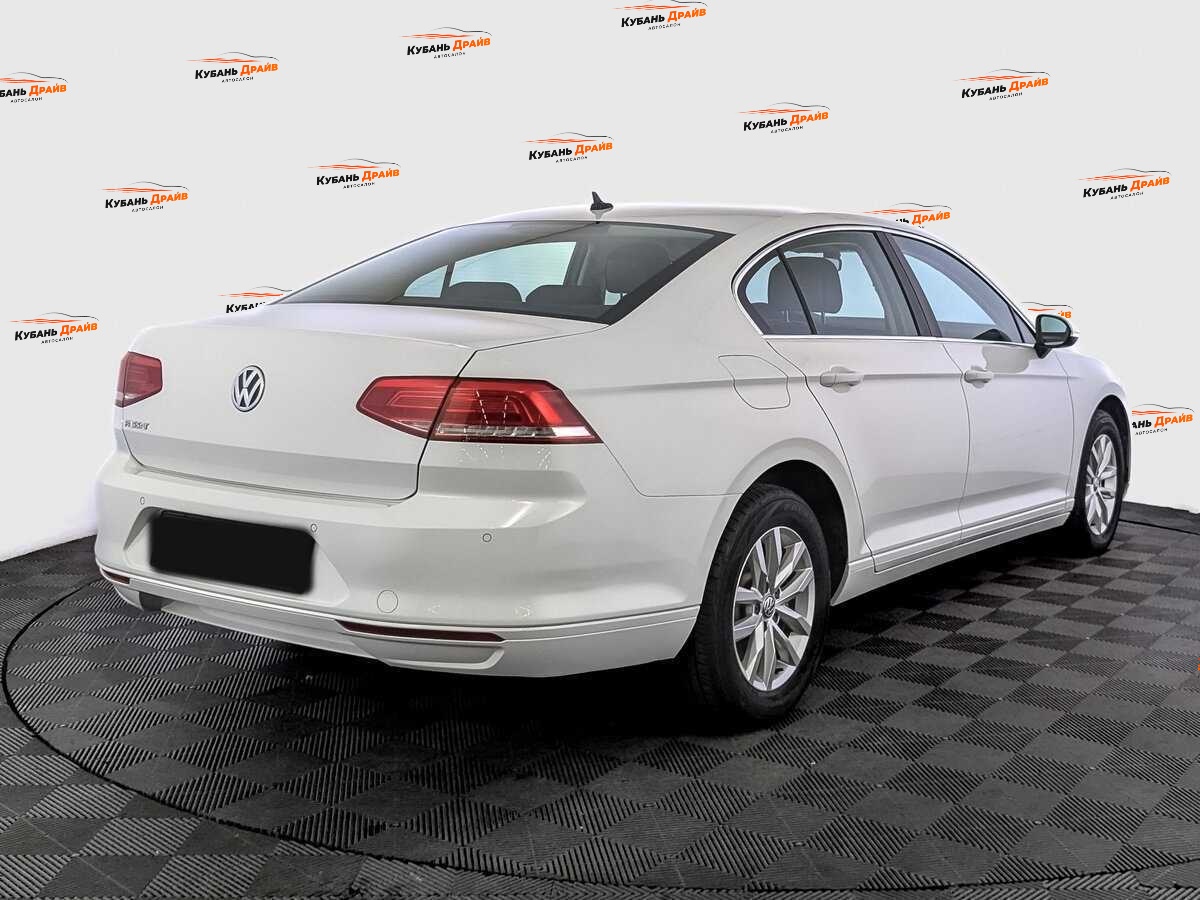 Volkswagen Passat 2019 года с пробегом. Фото: #4