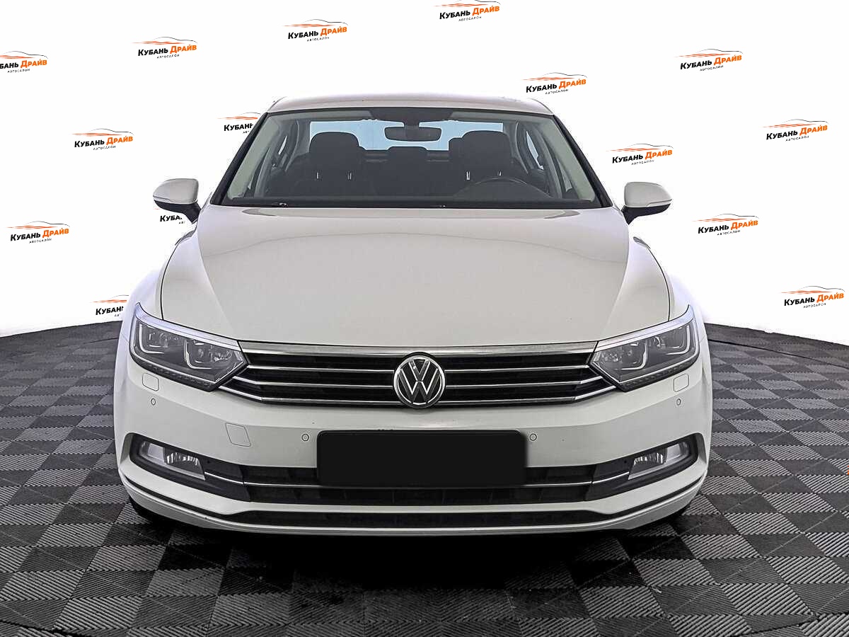 Volkswagen Passat 2019 года с пробегом. Фото: #1