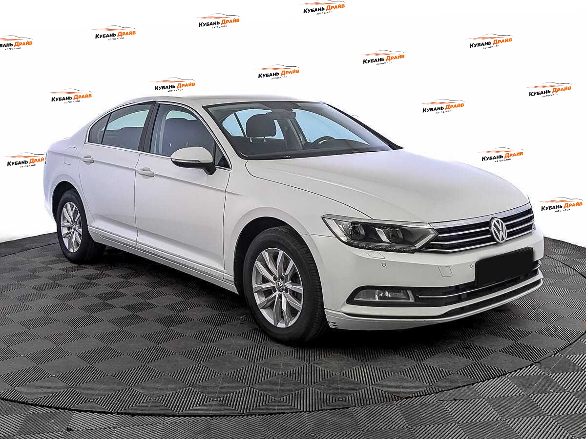 Volkswagen Passat 2019 года с пробегом. Фото: #2