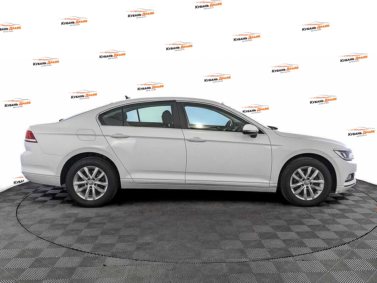 Volkswagen Passat 2019 года с пробегом. Фото: #3