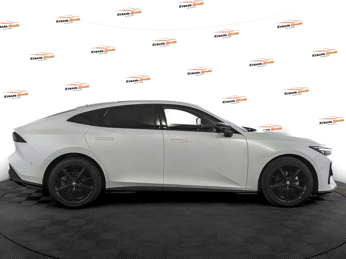 Changan UNI-V 2023 года с пробегом. Фото: #3