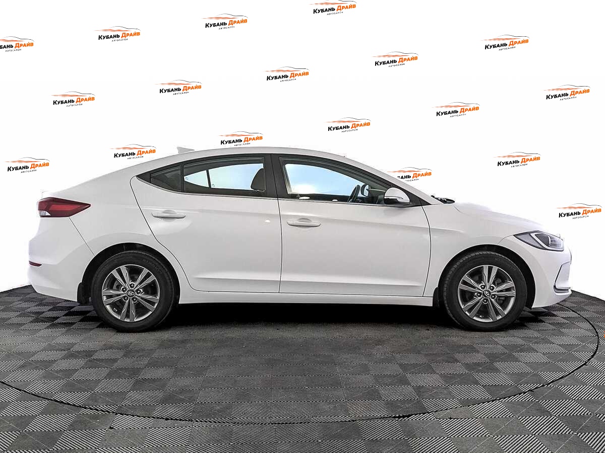 Hyundai Elantra 2018 года с пробегом. Фото: #3