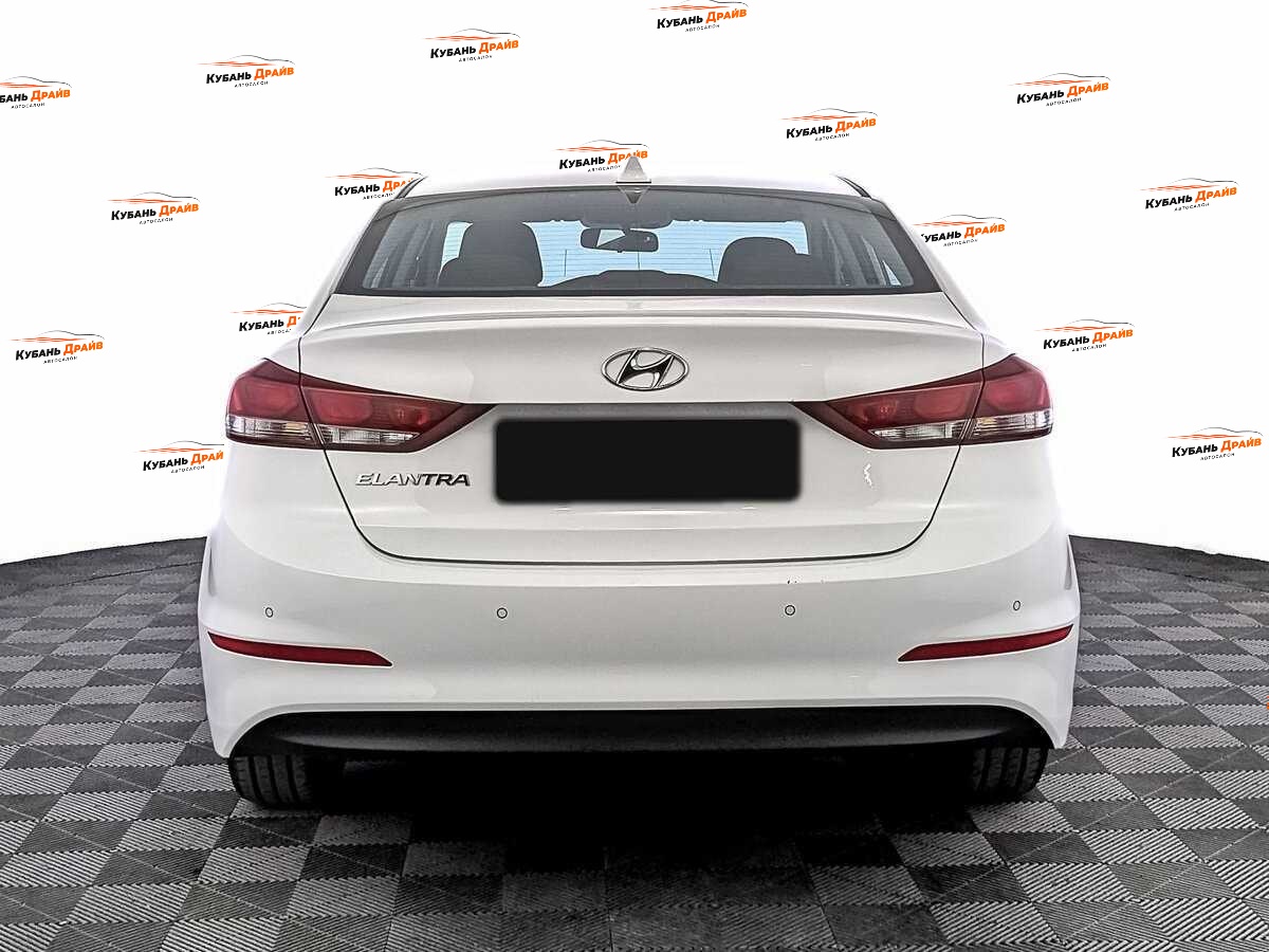 Hyundai Elantra 2018 года с пробегом. Фото: #5