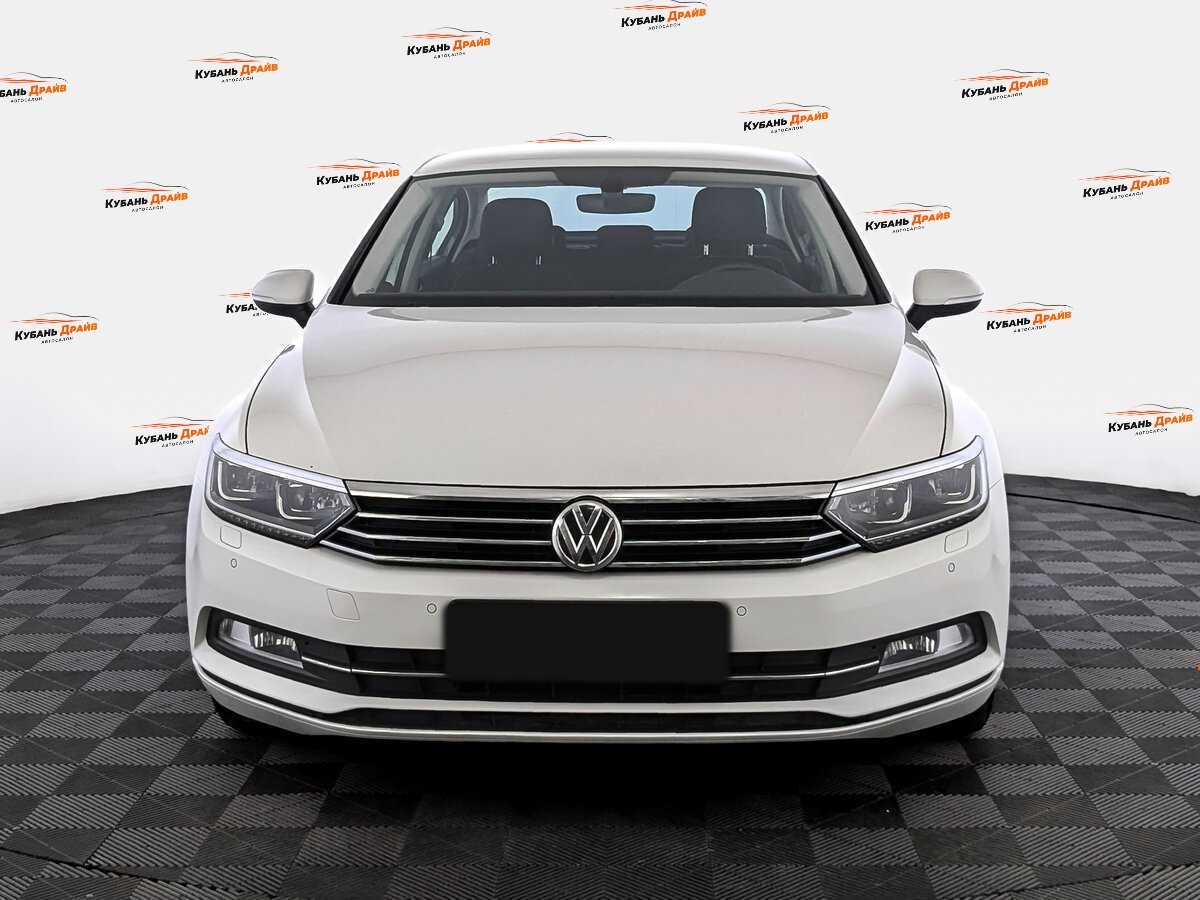 Volkswagen Passat 2019 года с пробегом. Фото: #1
