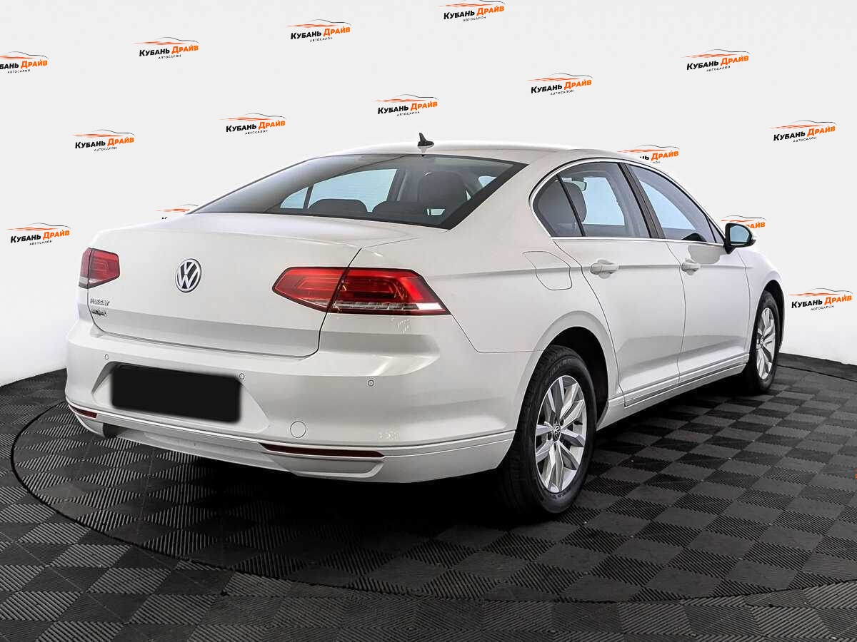Volkswagen Passat 2019 года с пробегом. Фото: #4