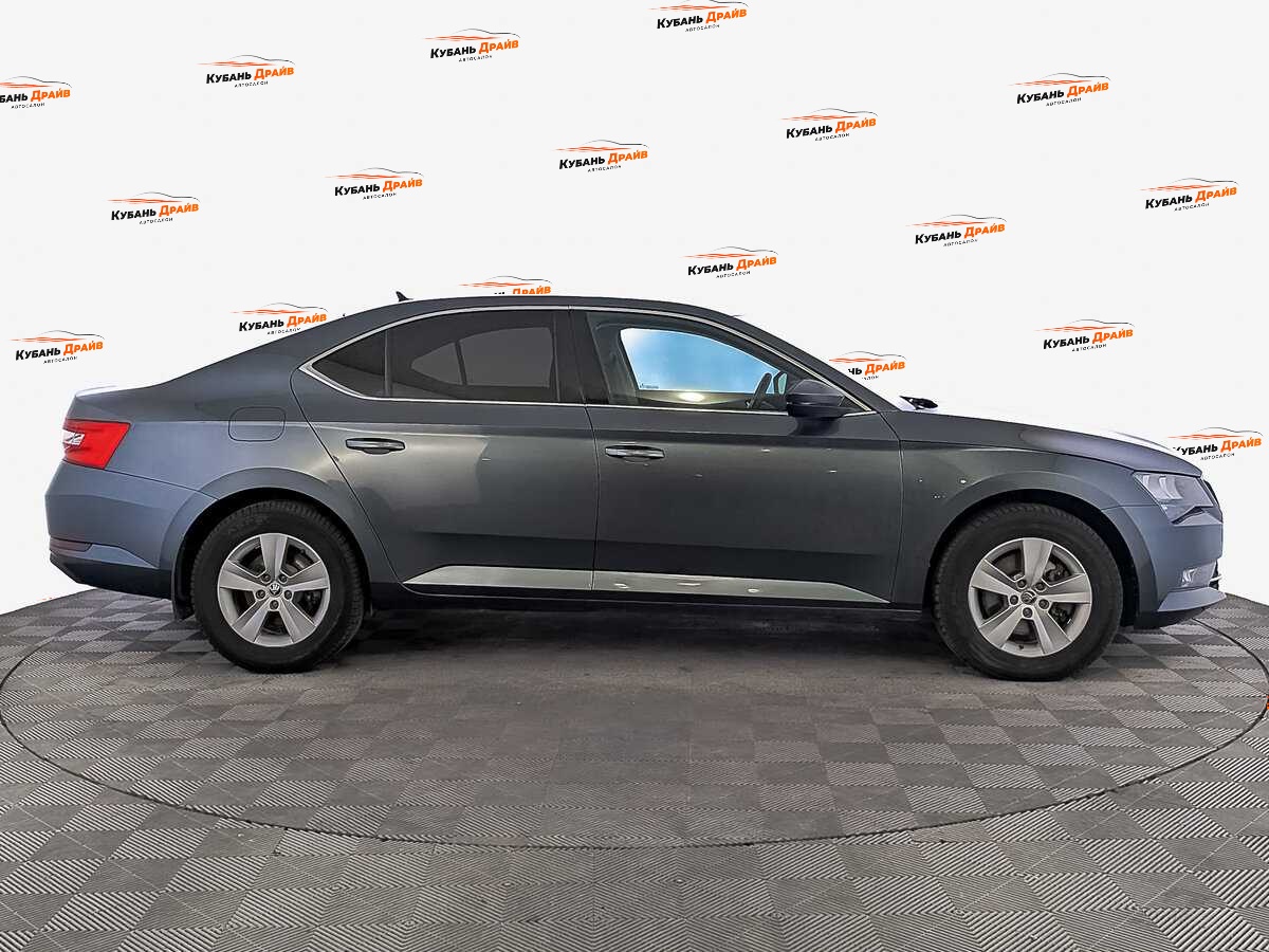Skoda Superb 2019 года с пробегом. Фото: #3
