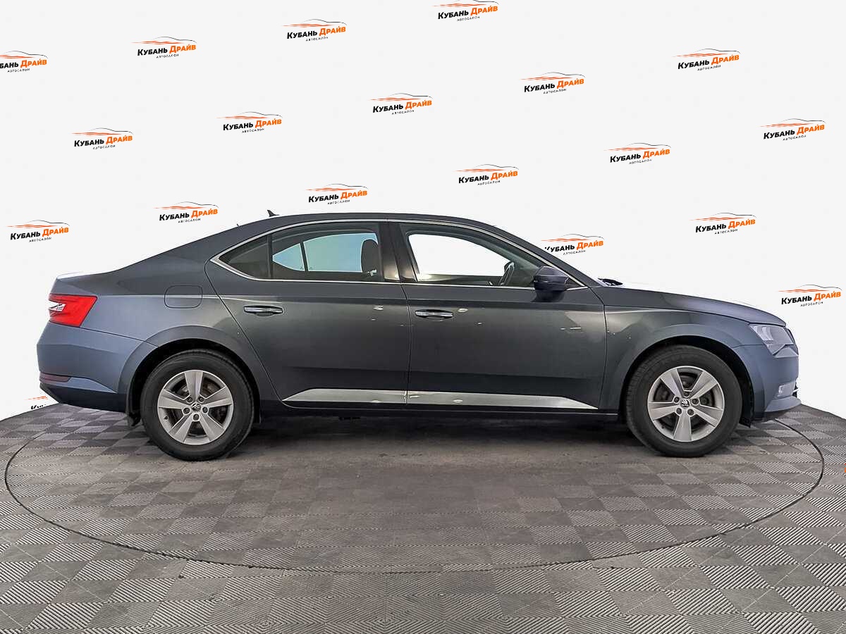 Skoda Superb 2019 года с пробегом. Фото: #3