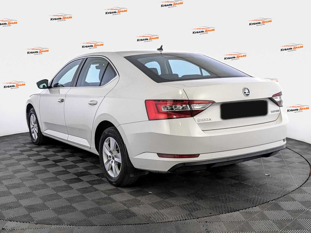 Skoda Superb 2017 года с пробегом. Фото: #6