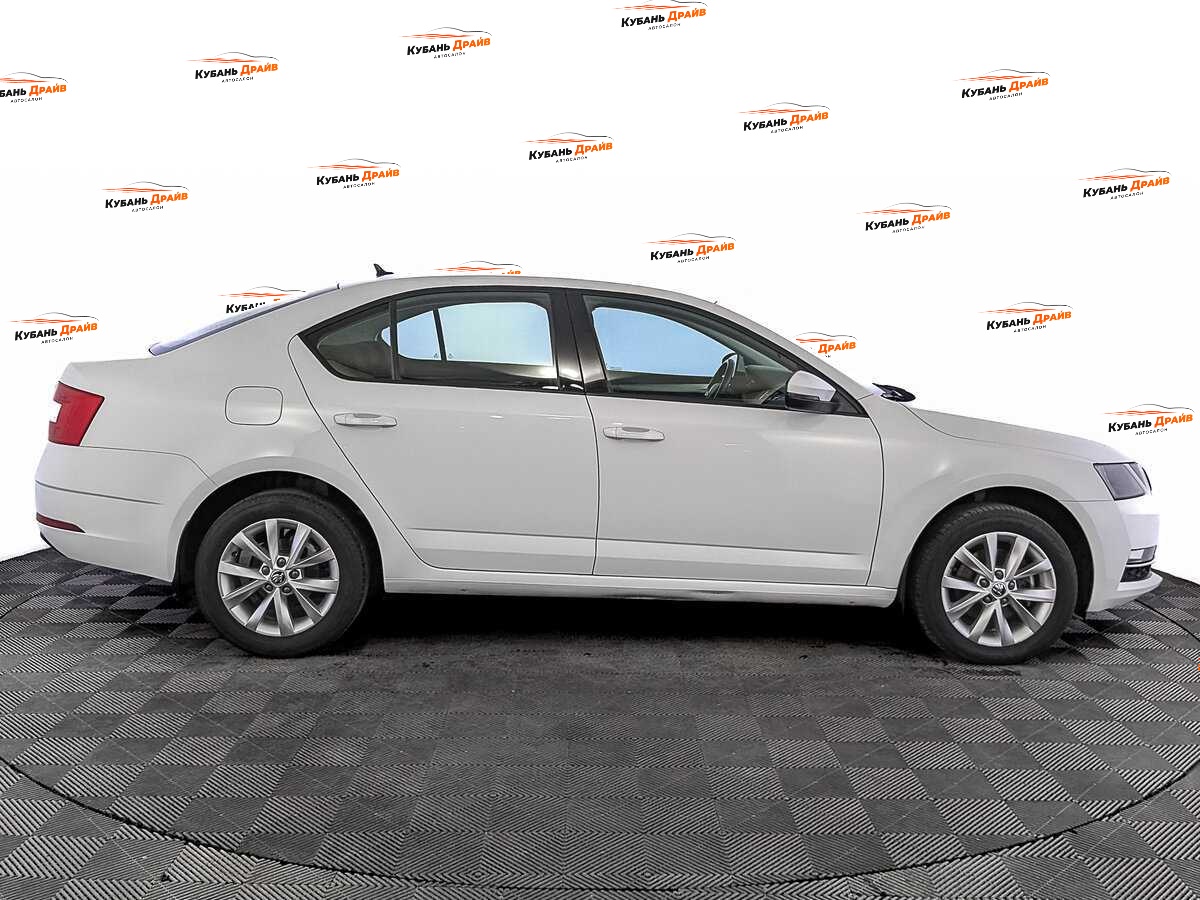 Skoda Octavia 2019 года с пробегом. Фото: #3