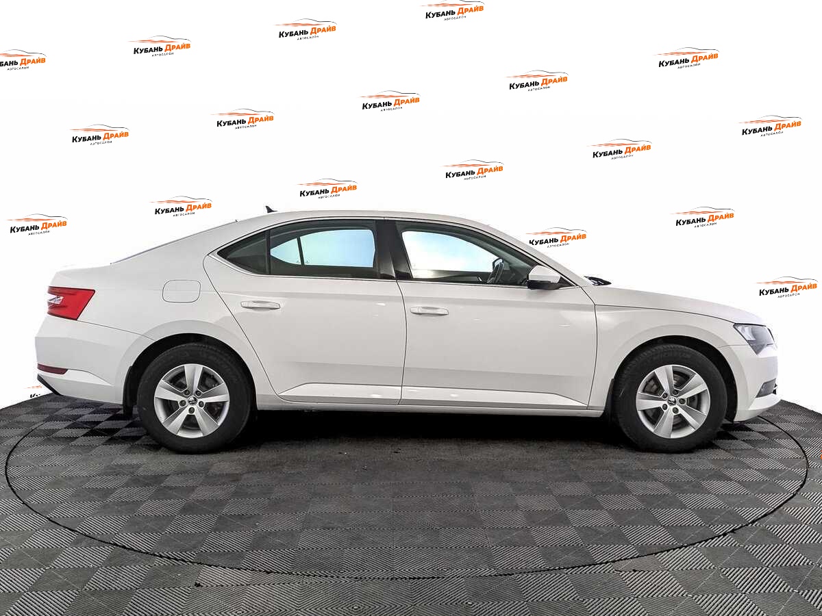 Skoda Superb 2018 года с пробегом. Фото: #3