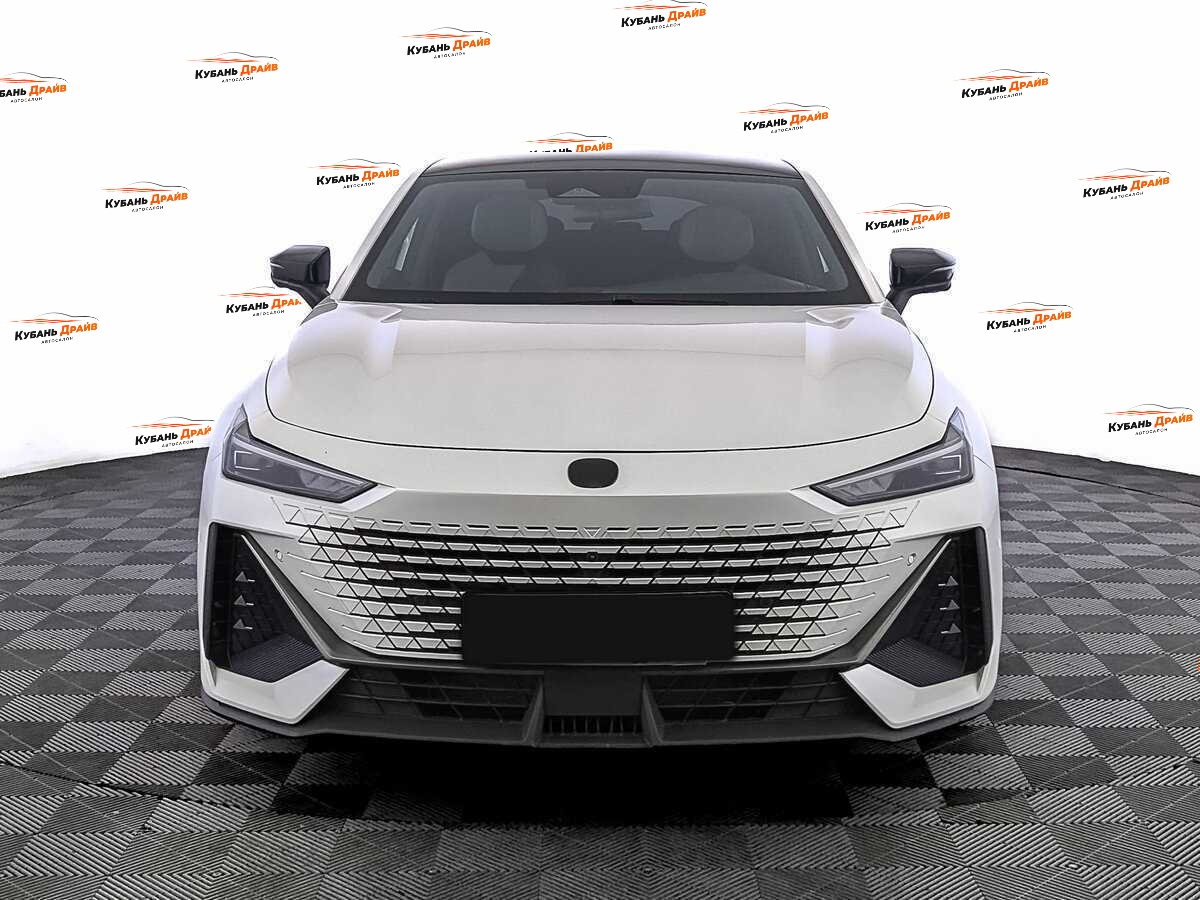 Changan UNI-V 2023 года с пробегом. Фото: #1