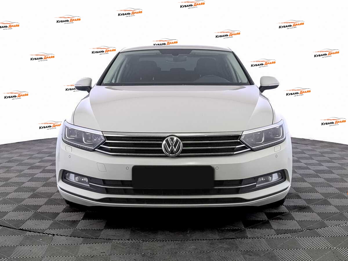 Volkswagen Passat 2019 года с пробегом. Фото: #1