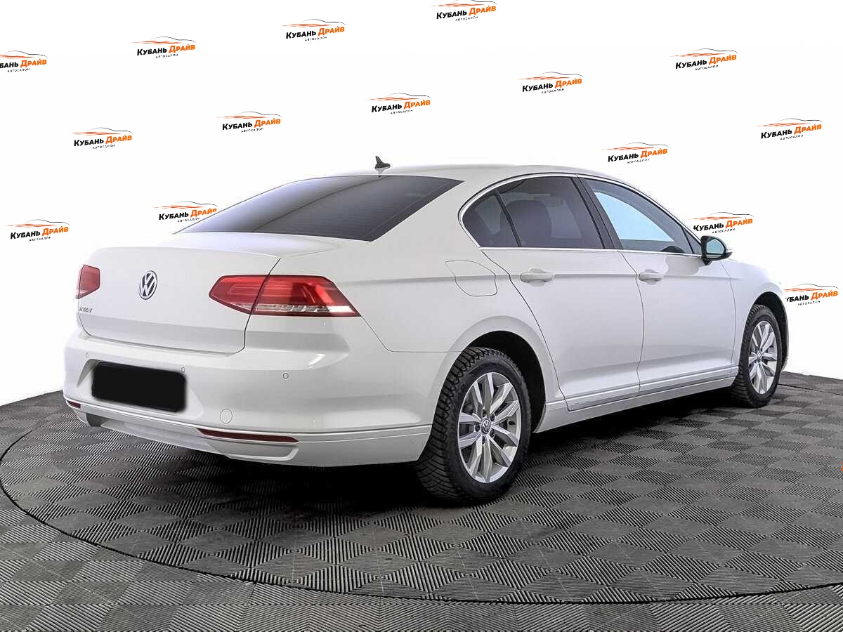 Volkswagen Passat 2019 года с пробегом. Фото: #4