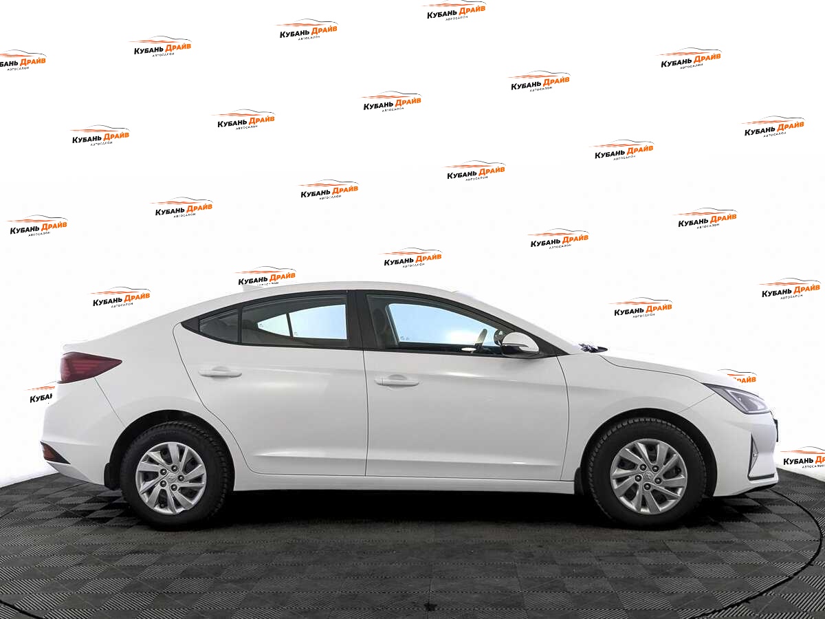 Hyundai Elantra 2019 года с пробегом. Фото: #3