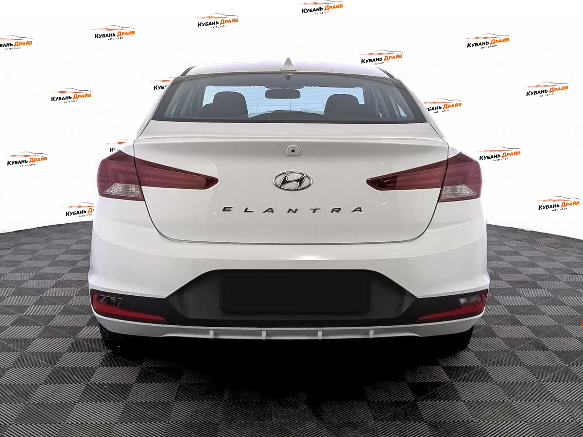 Hyundai Elantra 2019 года с пробегом. Фото: #5