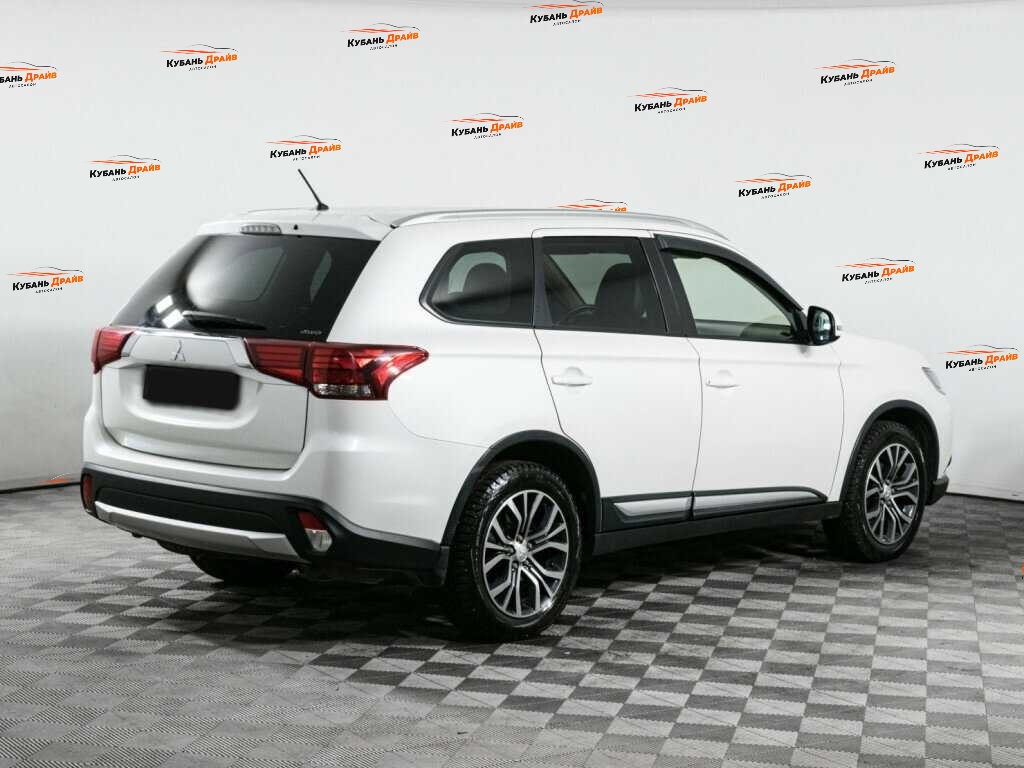 Mitsubishi Outlander 2015 года с пробегом. Фото: #3