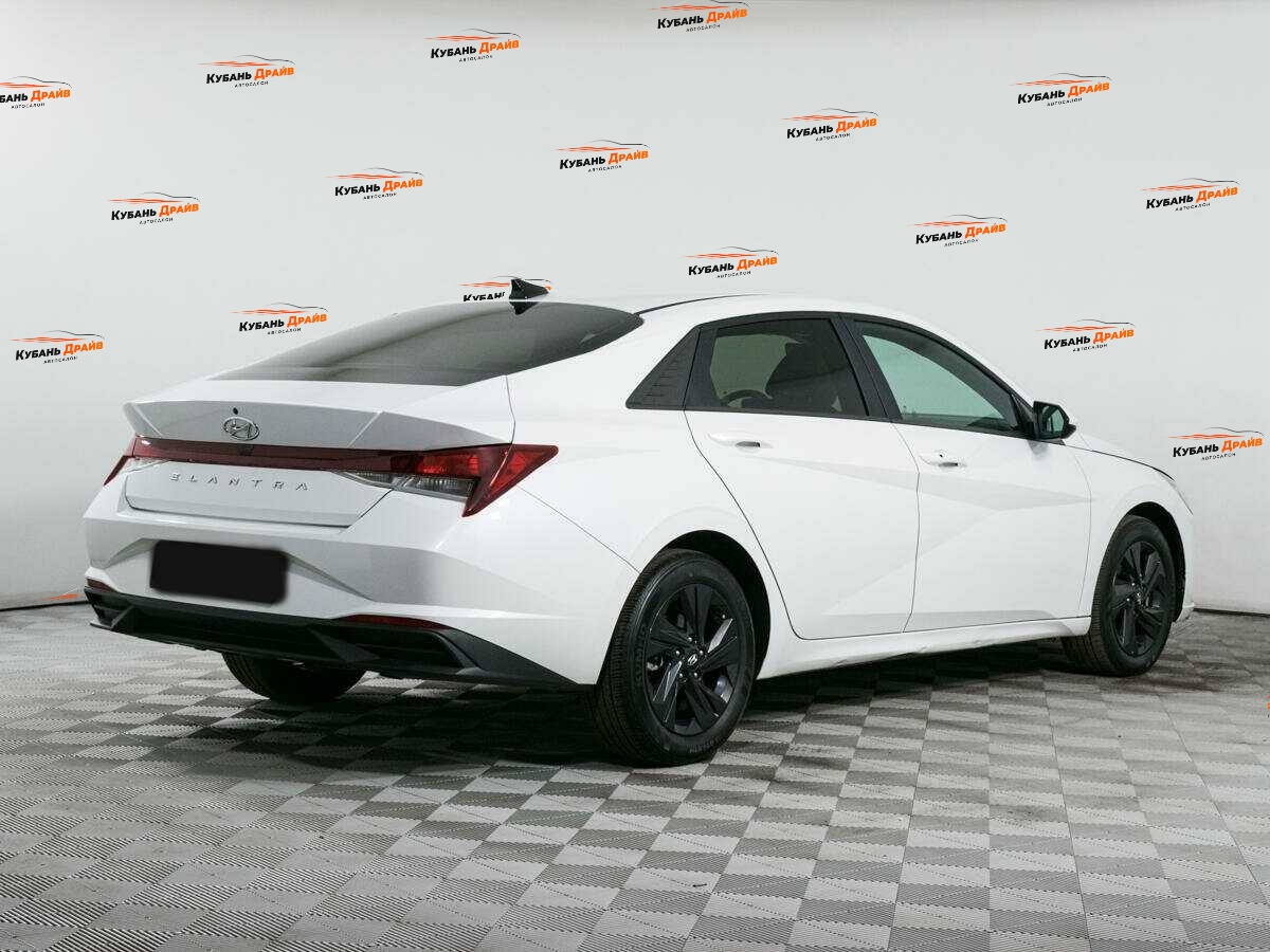Hyundai Elantra 2021 года с пробегом. Фото: #2