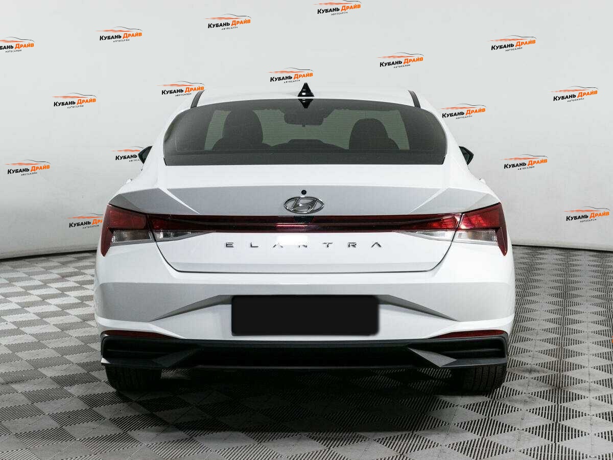 Hyundai Elantra 2021 года с пробегом. Фото: #3