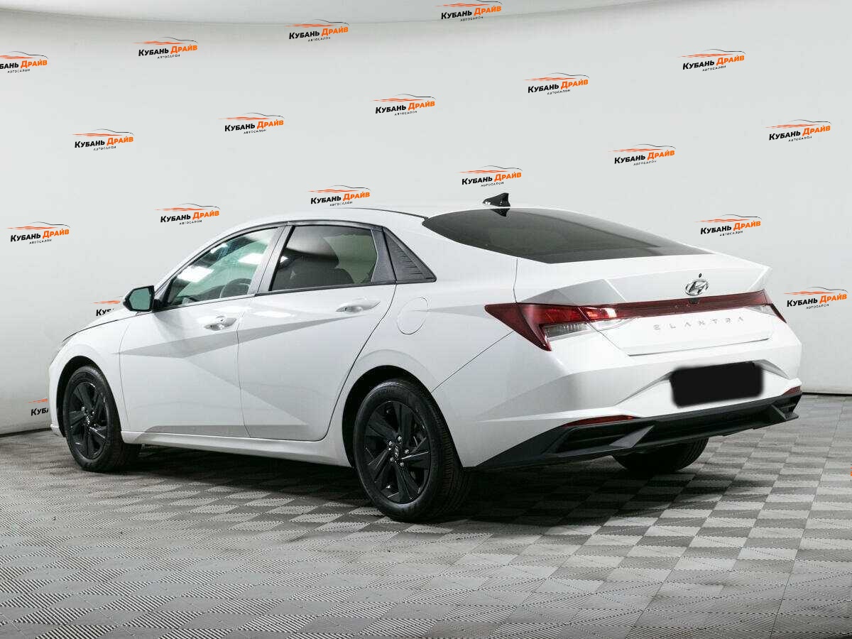 Hyundai Elantra 2021 года с пробегом. Фото: #4