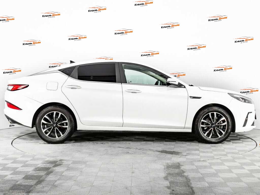 JAC J7 2022 года с пробегом. Фото: #3