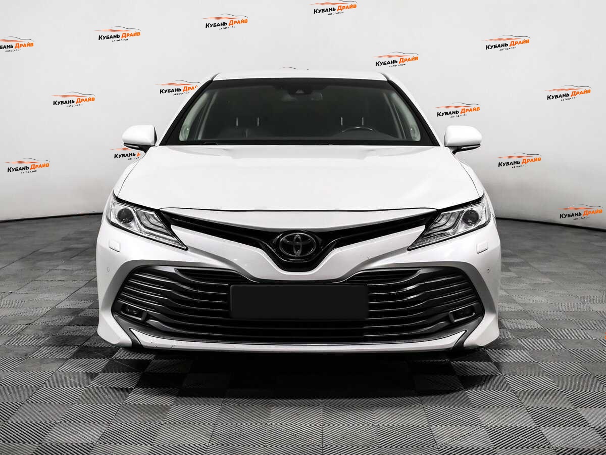 Toyota Camry 2019 года с пробегом. Фото: #1