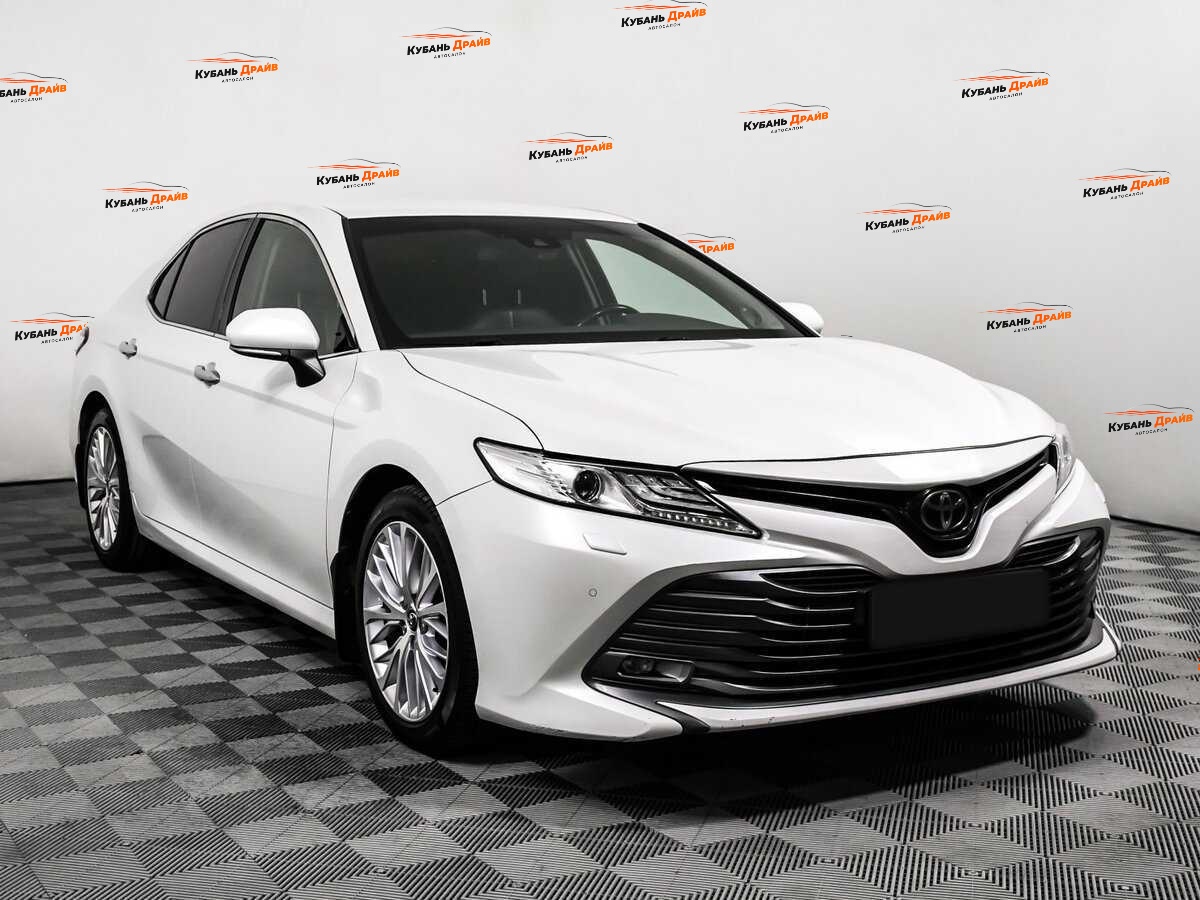 Toyota Camry 2019 года с пробегом. Фото: #2
