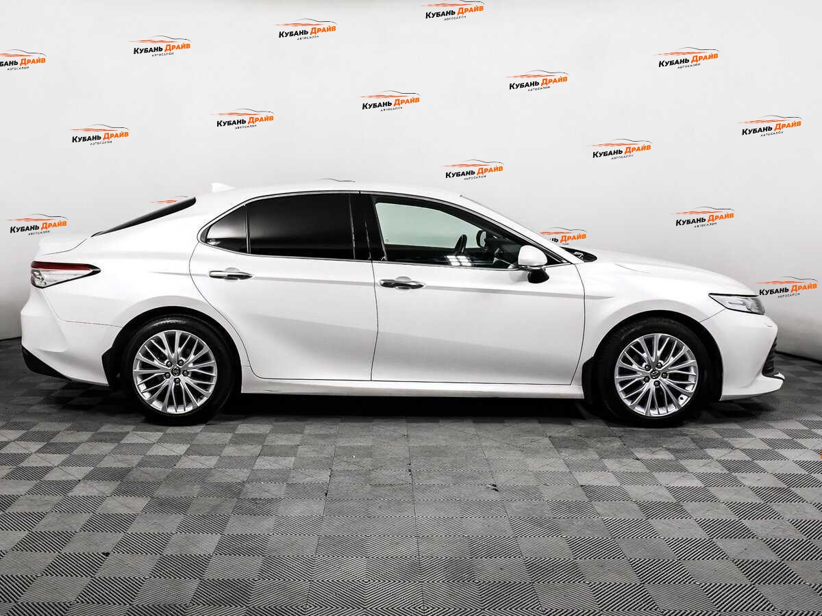 Toyota Camry 2019 года с пробегом. Фото: #3