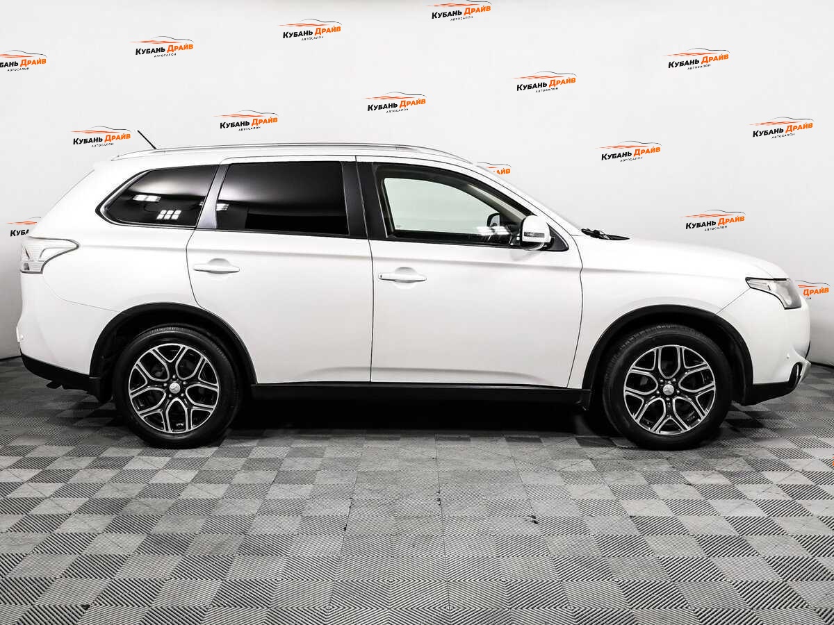 Mitsubishi Outlander 2015 года с пробегом. Фото: #3
