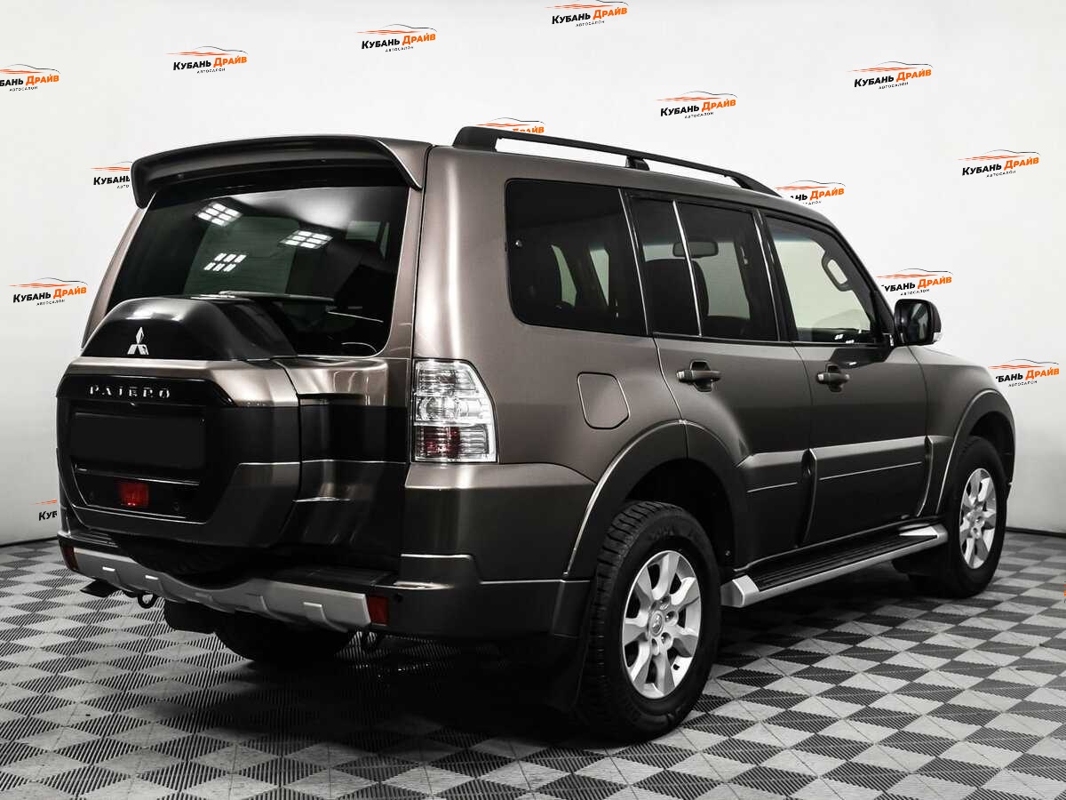 Mitsubishi Pajero 2015 года с пробегом. Фото: #4