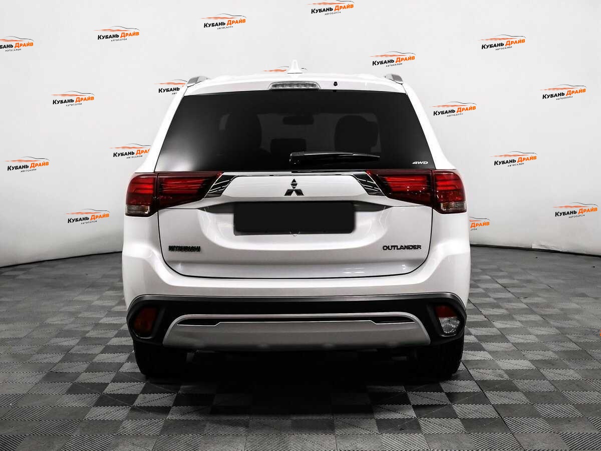 Mitsubishi Outlander 2019 года с пробегом. Фото: #5