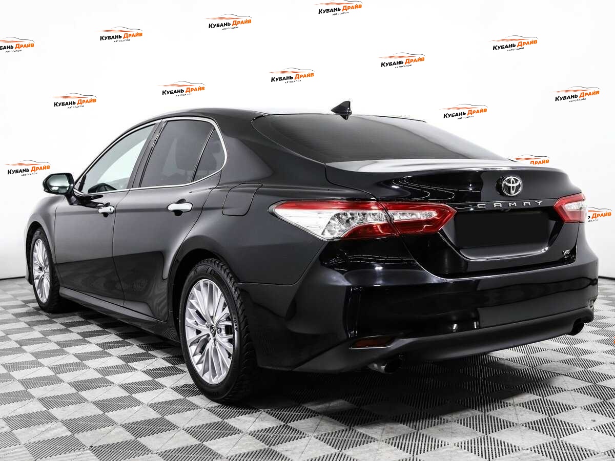 Toyota Camry 2018 года с пробегом. Фото: #6