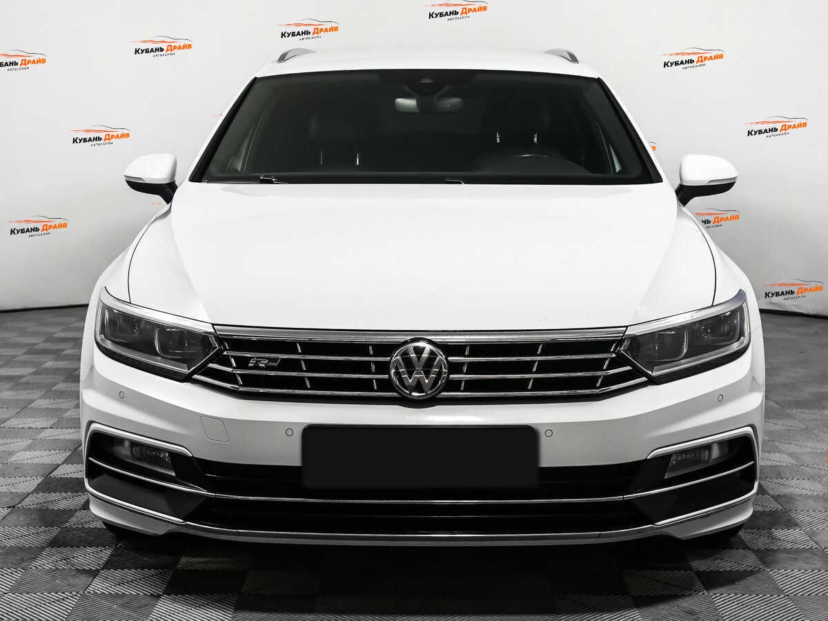 Volkswagen Passat 2019 года с пробегом. Фото: #1