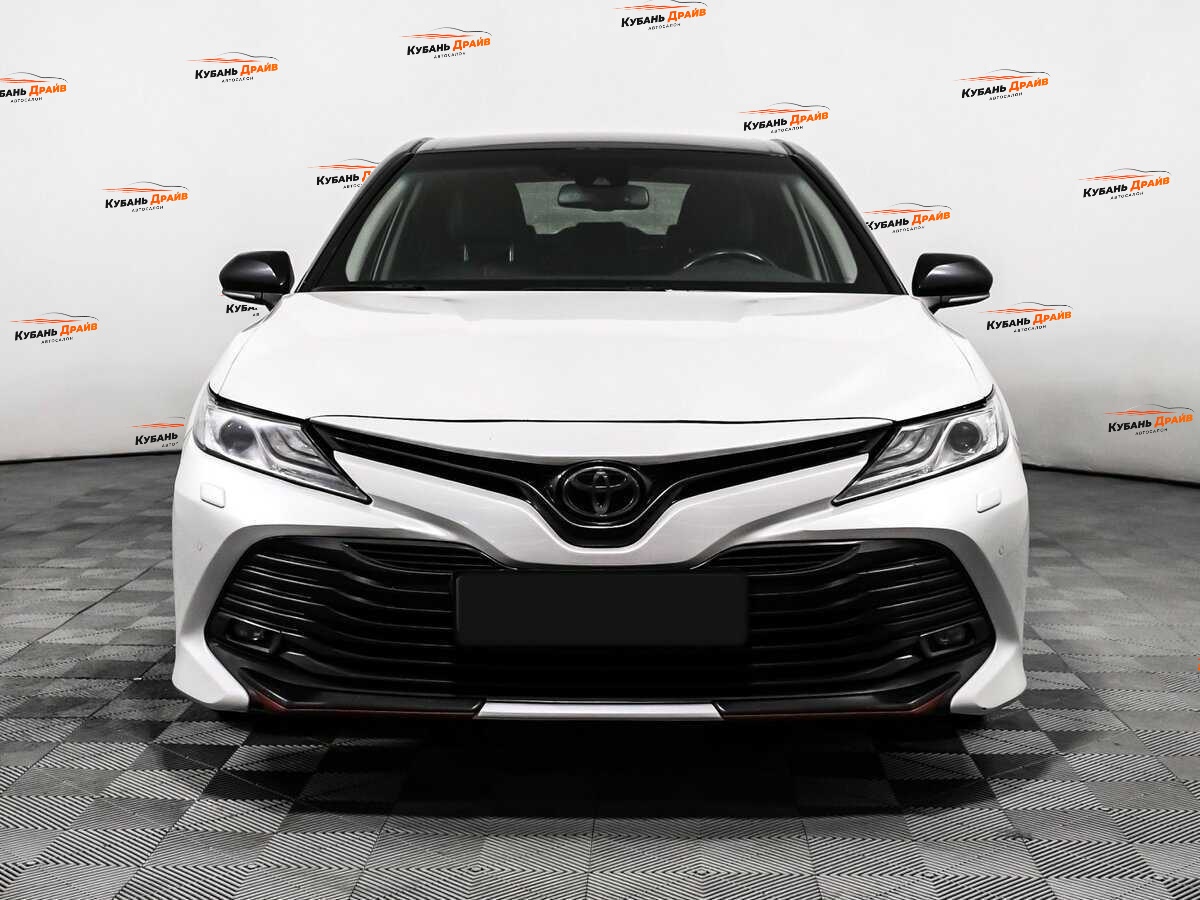 Toyota Camry 2020 года с пробегом. Фото: #1