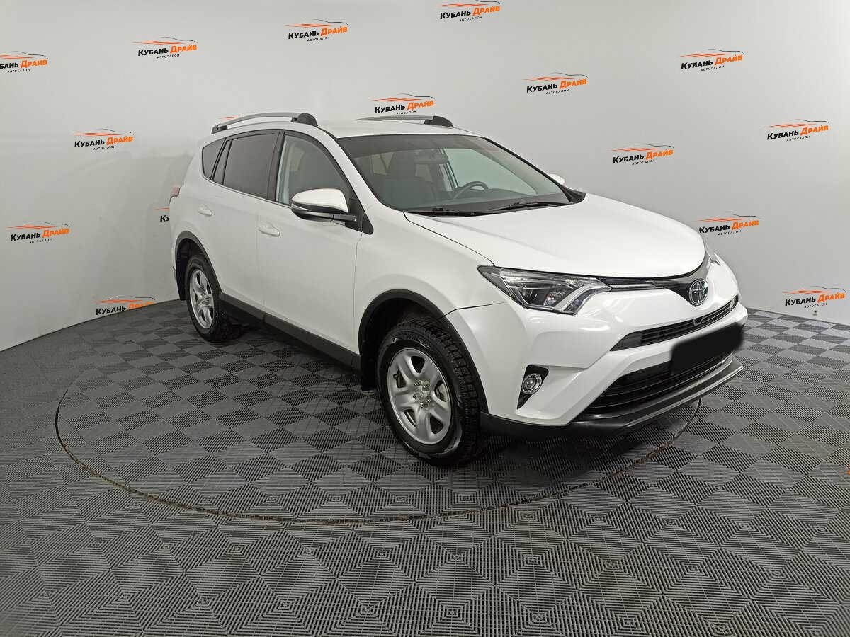 Toyota RAV4 2017 года с пробегом. Фото: #2