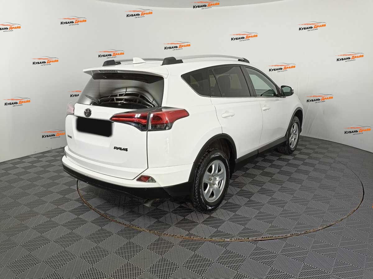 Toyota RAV4 2017 года с пробегом. Фото: #3