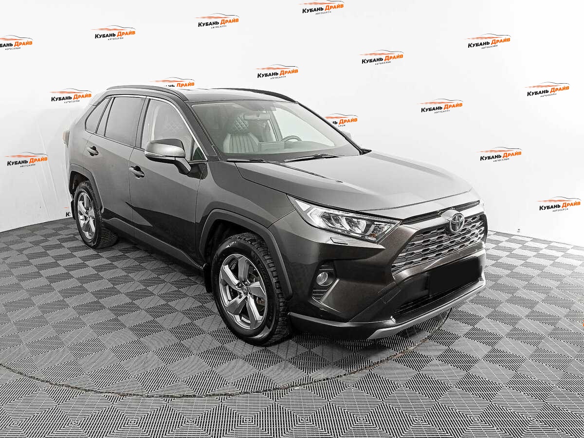 Toyota RAV4 2019 года с пробегом. Фото: #2