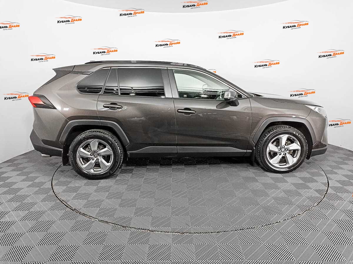 Toyota RAV4 2019 года с пробегом. Фото: #3