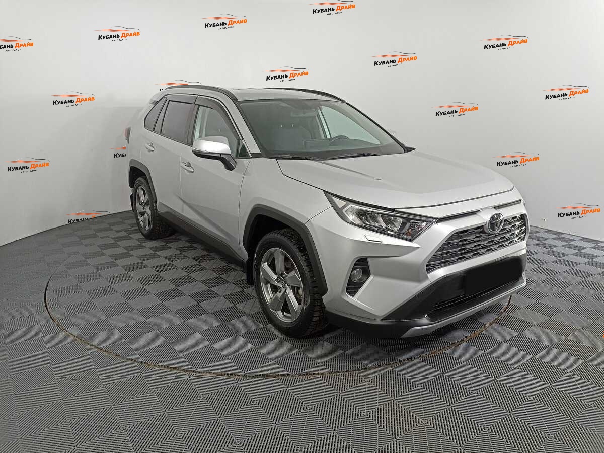 Toyota RAV4 2019 года с пробегом. Фото: #2