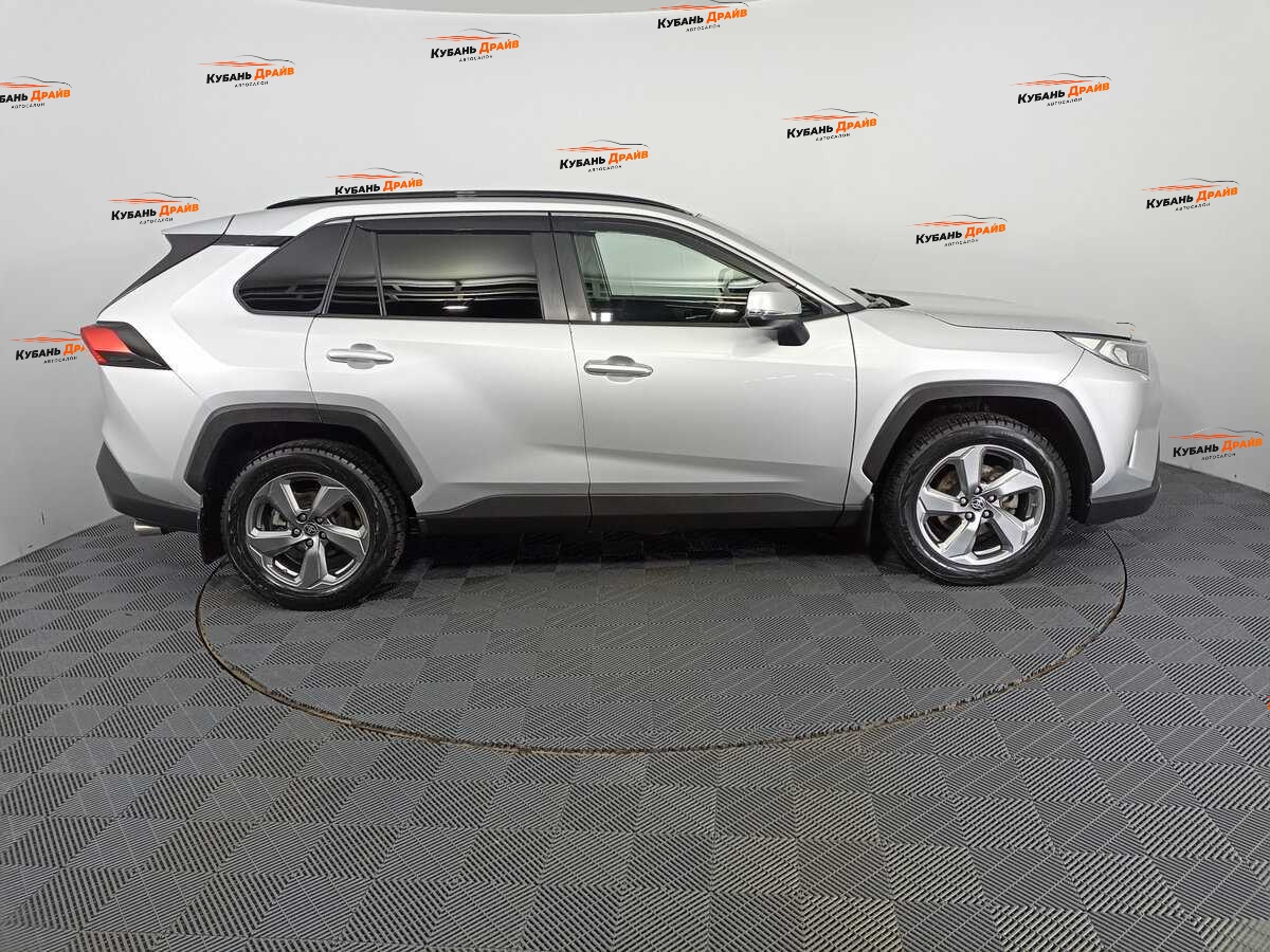 Toyota RAV4 2019 года с пробегом. Фото: #3