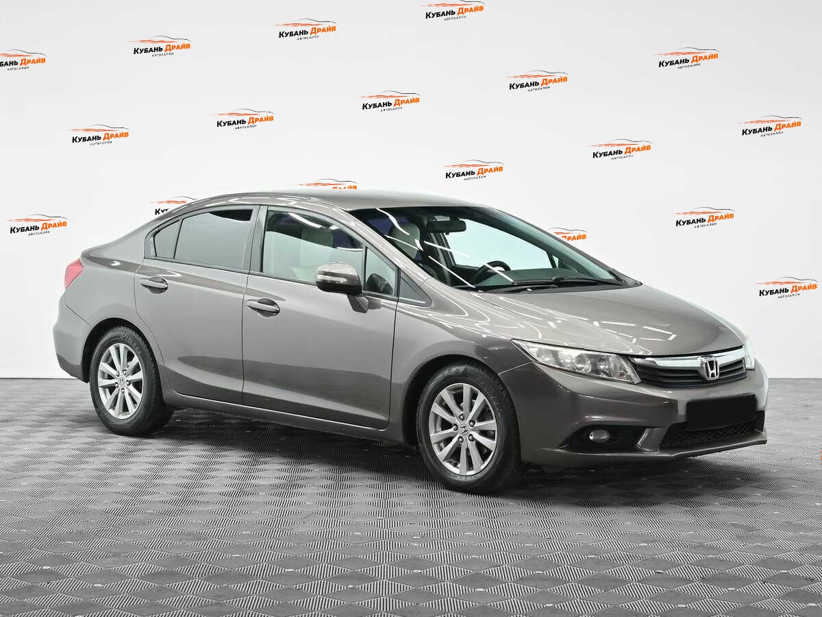 Honda Civic 2012 года с пробегом. Фото: #1