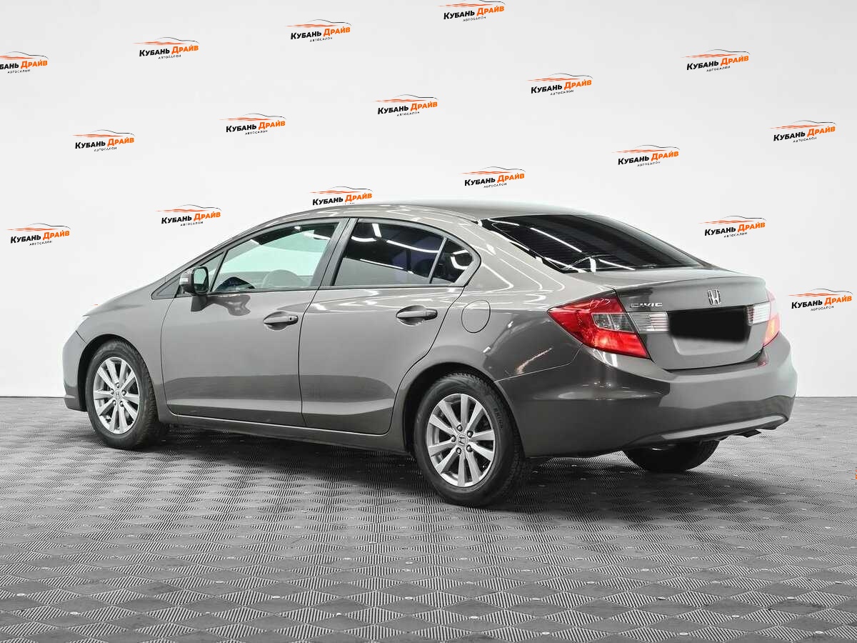 Honda Civic 2012 года с пробегом. Фото: #2