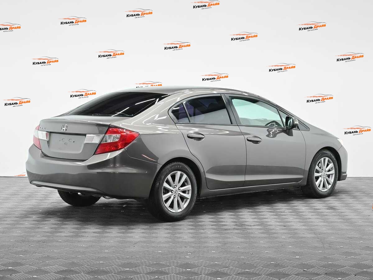 Honda Civic 2012 года с пробегом. Фото: #3