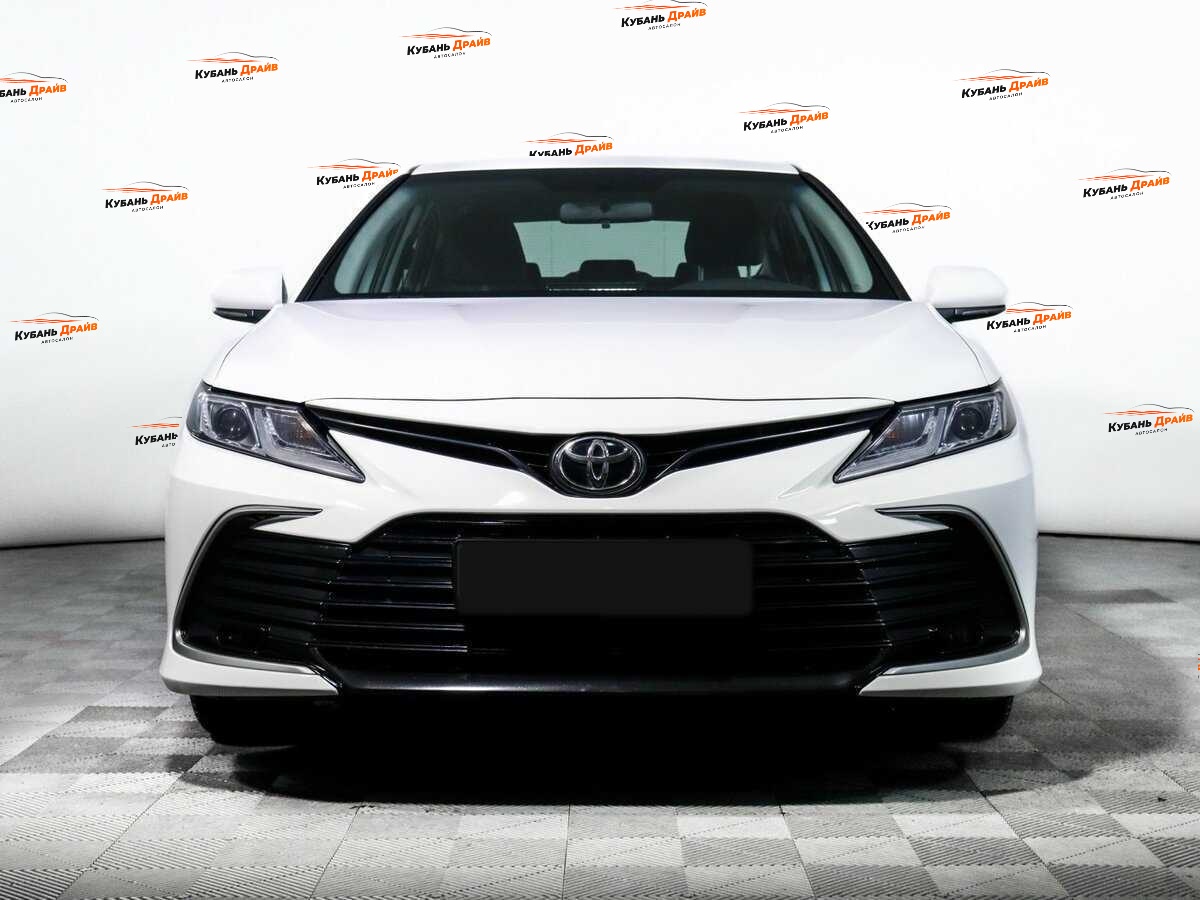 Toyota Camry 2021 года с пробегом. Фото: #1