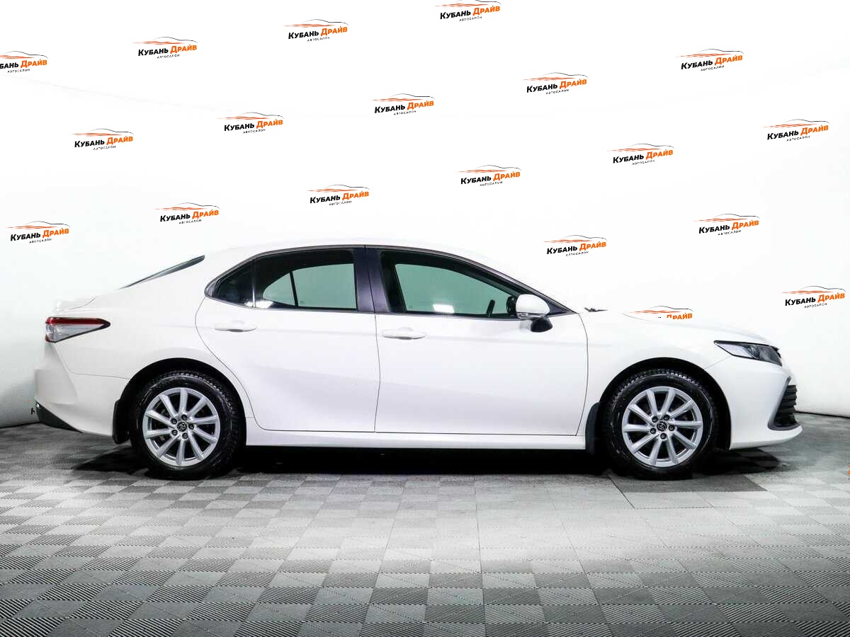 Toyota Camry 2021 года с пробегом. Фото: #3